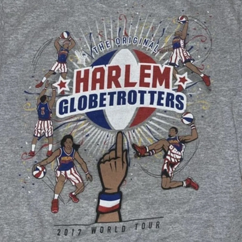 2017 Harlem Globetrotters Authentic T-shirt From  The World Tour With signatures